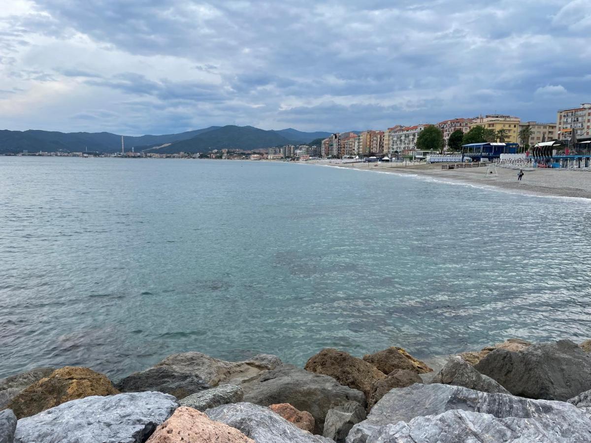 Отель Due Passi Dal Mare Савона Экстерьер фото
